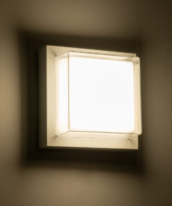 GLOBOSTAR® NEXUS 60769 Φωτιστικό Τοίχου – Απλίκα Εσωτερικού/Εξωτερικού Χώρου LED 10W 1050lm 120° AC175-265V Αδιάβροχο IP65 – Πλαστικό Σώμα – Φυσικό λευκό 4500K – Μ17 x Π17 x Υ9cm – Λευκό – Bridgelux Chip – 3 Χρόνια Εγγύηση