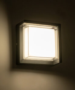 GLOBOSTAR® APEX 60770 Φωτιστικό Τοίχου – Απλίκα Εσωτερικού/Εξωτερικού Χώρου LED 10W 1050lm 120° AC175-265V Αδιάβροχο IP65 – Πλαστικό Σώμα – Φυσικό λευκό 4500K – Μ17 x Π17 x Υ9cm – Μαύρο – Bridgelux Chip – 3 Χρόνια Εγγύηση