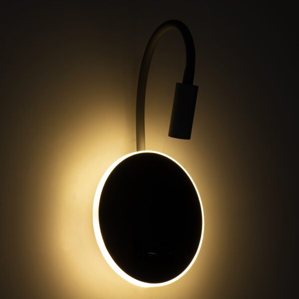 GloboStar® GOOSE 60881 Μοντέρνο Φωτιστικό Τοίχου – Απλίκα Ξενοδοχείου Bed Side LED 6W 600lm 36° & 360° AC 220-240V – Reading Light & 360° Κρυφός Φωτισμός – Φορτιστής USB 3A – Μ15.5 x Π15 x Υ30.5cm – Φυσικό Λευκό 4500K – Λευκό