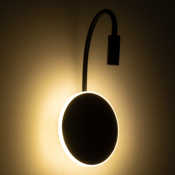 GloboStar® GOOSE 60883 Μοντέρνο Φωτιστικό Τοίχου – Απλίκα Ξενοδοχείου Bed Side LED 6W 600lm 36° & 360° AC 220-240V – Reading Light & 360° Κρυφός Φωτισμός – Φορτιστής USB 3A – Μ15.5 x Π15 x Υ30.5cm – Φυσικό Λευκό 4500K – Μαύρο