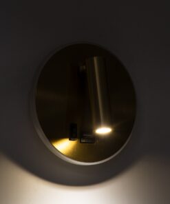 GloboStar® LADY-R 60940 Μοντέρνο Φωτιστικό Τοίχου – Απλίκα Ξενοδοχείου Bed Side LED 6W 600lm 36° & 360° AC 220-240V – Reading Light & 360° Κρυφός Φωτισμός – Φορτιστής USB 3A – Μ10.5 x Π10 x Υ18.5cm – Φυσικό Λευκό 4500K – Χρυσό Βούρτσας