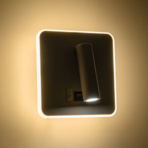 GloboStar® LADY-S 60943 Μοντέρνο Φωτιστικό Τοίχου – Απλίκα Ξενοδοχείου Bed Side LED 6W 600lm 36° & 360° AC 220-240V – Reading Light & Κρυφός Φωτισμός – Φορτιστής USB 3A – Μ15 x Π15 x Υ7cm – Φυσικό Λευκό 4500K – Λευκό – 3 Χρόνια Εγγύηση