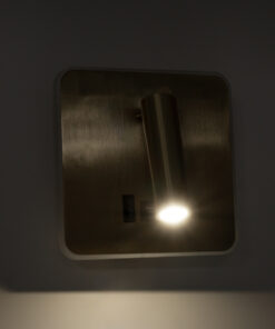 GloboStar® LADY-S 60943 Μοντέρνο Φωτιστικό Τοίχου – Απλίκα Ξενοδοχείου Bed Side LED 6W 600lm 36° & 360° AC 220-240V – Reading Light & Κρυφός Φωτισμός – Φορτιστής USB 3A – Μ15 x Π15 x Υ7cm – Φυσικό Λευκό 4500K – Χρυσό Βούρτσας- 3 Χρόνια Εγγύηση