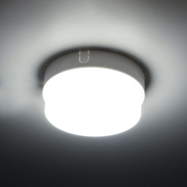 GloboStar® REVANO 61011 LED Πλαφονιέρα Οροφής Στρόγγυλη Φ12 12W 1200lm 180° AC 220-240V Αδιάβροχη IP54 Φ12 x Υ4.5cm Ψυχρό Λευκό 6000K – 2 Χρόνια Εγγύηση