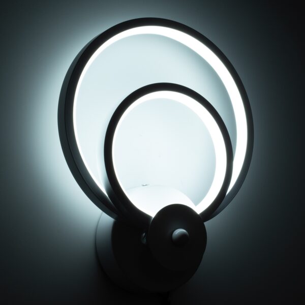 GloboStar® FREDDIE 61077 Φωτιστικό Τοίχου – Απλίκα Design LED CCT 15W 1800lm 300° AC 220-240V – Εναλλαγή Φωτισμού μέσω Διακόπτη On/Off All In One Ψυχρό 6000k+Φυσικό 4500k+Θερμό 2700k Μ20 x Π7.5 x Υ25cm – Λευκό