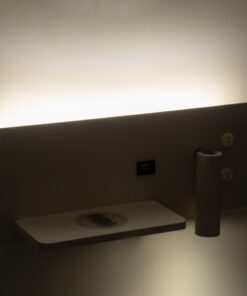 GloboStar® PALADIN 61353 Μοντέρνο Φωτιστικό Τοίχου – Απλίκα Ξενοδοχείου Bed Side LED 6W 720lm 36° AC 220-240V – Reading Light & Κρυφός Φωτισμός – Φορτιστές USB 3A & Wireless 20W – Μ30 x Π11 x Υ12cm – Φυσικό Λευκό 4500K – Λευκό – Αριστερό