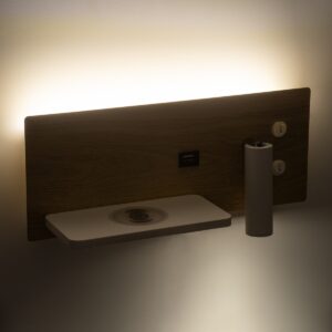 GloboStar® PALADIN 61359 Μοντέρνο Φωτιστικό Τοίχου – Απλίκα Ξενοδοχείου Bed Side LED 6W 720lm 36° AC 220-240V – Reading Light & Κρυφός Φωτισμός – Φορτιστές USB 3A & Wireless 20W – Μ30 x Π11 x Υ12cm – Φυσικό Λευκό 4500K – Ξύλο & Λευκό – Αριστερό