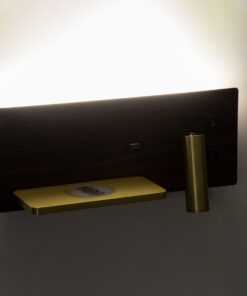 GloboStar® PALADIN 61361 Μοντέρνο Φωτιστικό Τοίχου – Απλίκα Ξενοδοχείου Bed Side LED 6W 720lm 36° AC 220-240V – Reading Light & Κρυφός Φωτισμός – Φορτιστές USB 3A & Wireless 20W – Μ30 x Π11 x Υ12cm – Φυσικό Λευκό 4500K – Ξύλο & Χρυσό – Αριστερό