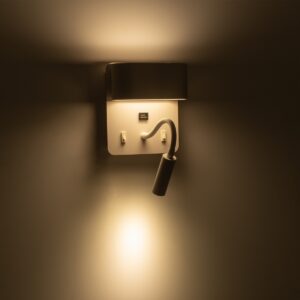 GloboStar® IBIS 61367 Μοντέρνο Φωτιστικό Τοίχου – Απλίκα Ξενοδοχείου Bed Side LED 10W 1100lm 36° & 360° AC 220-240V – Reading Light & Up/Down Light – Φορτιστής USB 3A – Μ10 x Π6.1 x Υ18cm – Φυσικό Λευκό 4500K – Μαύρο