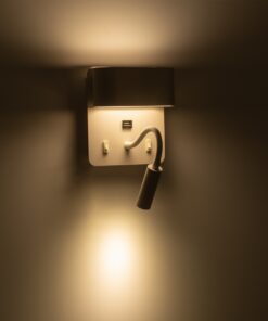 GloboStar® IBIS 61368 Μοντέρνο Φωτιστικό Τοίχου – Απλίκα Ξενοδοχείου Bed Side LED 10W 1100lm 36° & 360° AC 220-240V – Reading Light & Up/Down Light – Φορτιστής USB 3A – Μ10 x Π6.1 x Υ18cm – Φυσικό Λευκό 4500K – Λευκό