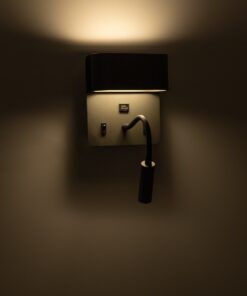 GloboStar® IBIS 61368 Μοντέρνο Φωτιστικό Τοίχου – Απλίκα Ξενοδοχείου Bed Side LED 10W 1100lm 36° & 360° AC 220-240V – Reading Light & Up/Down Light – Φορτιστής USB 3A – Μ10 x Π6.1 x Υ18cm – Φυσικό Λευκό 4500K – Λευκό