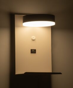 GloboStar® CROWN 61371 Μοντέρνο Φωτιστικό Τοίχου – Απλίκα Ξενοδοχείου Bed Side LED 5W 550lm 120° AC 220-240V – Reading Light – Φορτιστής USB 3A – Μ15 x Π15 x Υ23cm – Φυσικό Λευκό 4500K – Λευκό