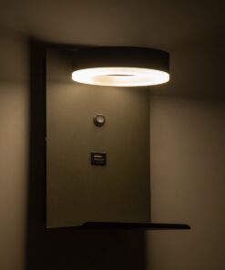 GloboStar® CROWN 61372 Μοντέρνο Φωτιστικό Τοίχου – Απλίκα Ξενοδοχείου Bed Side LED 5W 550lm 120° AC 220-240V – Reading Light – Φορτιστής USB 3A – Μ15 x Π15 x Υ23cm – Φυσικό Λευκό 4500K – Γκρι Ανθρακί