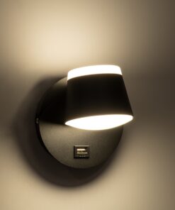 GloboStar® REGENCY 61373 Μοντέρνο Φωτιστικό Τοίχου – Απλίκα Ξενοδοχείου Bed Side LED 8W 920lm 120° AC 220-240V – Reading Up/Down Light – Φορτιστής USB 3A – Μ12 x Π12 x Υ13cm – Φυσικό Λευκό 4500K – Μαύρο