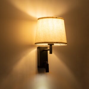 GloboStar® ROULETTE-R 61381 Μοντέρνο Φωτιστικό Τοίχου – Απλίκα Ξενοδοχείου Bed Side LED 3W 360lm & 1 x E27 36° & 360° AC 220-240V – Reading Up/Down Light – Φορτιστής USB 3A – Μ22 x Π23.5 x Υ37cm – Φυσικό Λευκό 4500K – Καφέ με Μπεζ Καπέλο – Σετ 2 Τεμαχίων