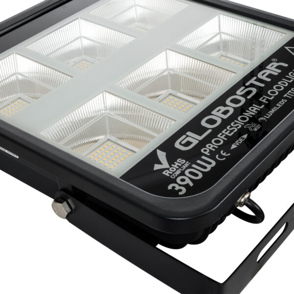 GloboStar® TITAN 61435 Επαγγελματικός Προβολέας για Γήπεδα Tennis & Ποδοσφαίρου 5×5 LED 390W 48750lm 60°x90° FishEye AC 220-240V – Αδιάβροχος IP67 – Μ32 x Π8 x Υ35cm – Μαύρο – Φυσικό Λευκό 5000K – LUMILEDS Chips – TÜV Rheinland Certified – 5 Χρόνια Εγγύηση