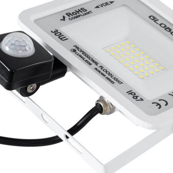 GloboStar® AURORA 61440 Επαγγελματικός Προβολέας LED 30W 3750lm 120° AC 220-240V με Ενσωματωμένο Ρυθμιζόμενο Αισθητήρα Κίνησης PIR – Αδιάβροχος IP67 – Μ16 x Π5 x Υ17.5cm – Λευκό – Ψυχρό Λευκό 6000K – LUMILEDS Chips – TÜV Rheinland Certified – 3 Years Warranty