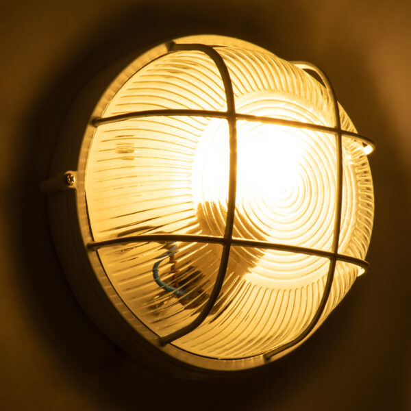 GloboStar® BOATLIGHT 61585 Vintage Industrial Φωτιστικό Τοίχου – Απλίκα – Καραβοχελώνα Εξωτερικού Χώρου Μονόφωτο 1 x E27 AC220-240V Αδιάβροχο IP65 – Σώμα Αλουμινίου & Tempered Glass – Φ17.5 x Υ9cm – Λευκό – Στρόγγυλο – 5 Years Warranty