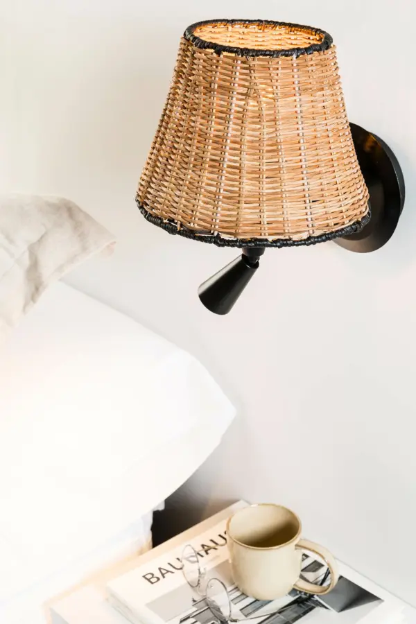 Faro Barcelona SUMBA Επιτοίχιο Φωτιστικό E27 15W σε Μαύρο/Ραττάν με Αναγνώστη LED 3W 3000K  – 64309-71