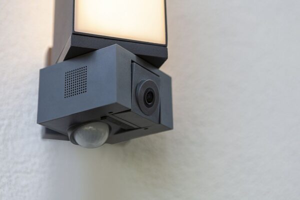 Lutec Cuba Επιτοίχιο Φωτιστικό Εξωτερικού Χώρου Led Με Camera Με Ανιχνευτή Κίνησης Σκούρο Γκρι Connect LED Dimmable 1000lm 2700-6500K IP44 – 5193812118
