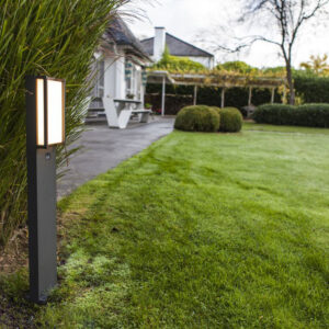 Lutec Qubo Κολωνάκι Κήπου Led Bollard Με Ανιχνευτή Κίνησης Σκούρο Γκρι Χρώμα LED 1000lm 3000K IP54 – 7193004118