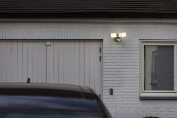 Lutec Libra Επιτοίχιο Φωτιστικό Εξωτερικού Χώρου Led Φωτιστικό Τοίχου Camera Με Ανιχνευτή Κίνησης Λευκό Connect LED Dimmable 3000lm 5000K IP44 – 7632406053