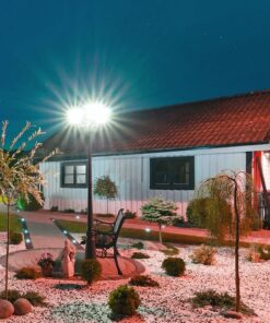 Φωτιστικό κήπου εξωτερικού χώρου με τρία φώτα για κομψό και φωτεινό βραδινό φωτισμό.