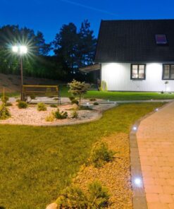 Φωτιστικά εξωτερικού χώρου, ενεργειακά αποδοτικά, φωτίζουν μονοπάτια και αυλές, δημιουργώντας ατμόσφαιρα στον κήπο.