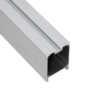 GloboStar® SURFACEPENDANT-PROFILE 70830-3M Προφίλ Αλουμινίου – Βάση & Ψύκτρα Ταινίας LED με Λευκό Γαλακτερό Κάλυμμα – Επιφανειακή & Κρεμαστή Χρήση – Πατητό Κάλυμμα – Ασημί – 3 Μέτρα – Μ300 x Π3.5 x Υ7.4cm