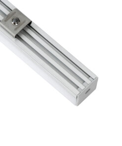 GloboStar® SURFACEPENDANT-PROFILE 70847-1M Προφίλ Αλουμινίου – Βάση & Ψύκτρα Ταινίας LED με Λευκό Γαλακτερό Κάλυμμα – Επιφανειακή & Κρεμαστή Χρήση – Πατητό Κάλυμμα – Ασημί – 1 Μέτρο – Μ100 x Π2.6 x Υ2.3cm