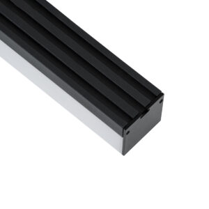 GloboStar® SURFACEPENDANT-PROFILE 70866-1M Προφίλ Αλουμινίου – Βάση & Ψύκτρα Ταινίας LED με Λευκό Γαλακτερό Κάλυμμα – Επιφανειακή & Κρεμαστή Χρήση – Πατητό Κάλυμμα – Μαύρο – 1 Μέτρο – Μ100 x Π4.5 x Υ4.2cm