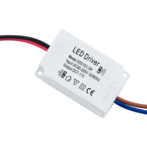 GloboStar® 73074 Πλαστικό Τροφοδοτικό SELV για Προϊόντα LED 3W – AC 220-240V σε DC 7-11V – IP20 L4.5 x W3 x H2.5cm – 3 Χρόνια Εγγύηση