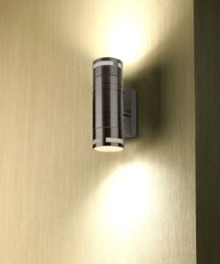 Μοντέρνο φωτιστικό τοίχου διπλής κατεύθυνσης σε μεταλλική απόχρωση, ιδανικό για διακριτικό φωτισμό σε εσωτερικούς χώρους.