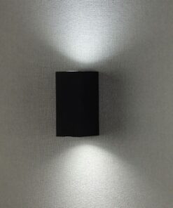 Μαύρο απλίκα LED διπλής κατεύθυνσης, μοντέρνος σχεδιασμός, ιδανικό για εσωτερικό φωτισμό τοίχου.