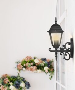 Εξωτερικό φωτιστικό τοίχου μαύρο, κλασικό σχέδιο με διάφανο γυαλί, ιδανικό για φωτισμό αυλής ή κήπου.