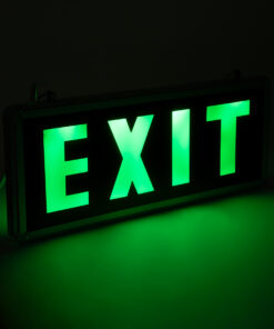 GloboStar® 75663 Κρεμαστό Φωτιστικό Ένδειξης EXIT LED 1W AC 220-240V Μονής Όψης με Επαναφορτιζόμενη Μπαταρία 350mAh – 120 Λεπτά Αυτονομία – IP20 – Σώμα Αλουμινίου – Μ35 x Π14 x Υ3.3cm – Πράσινο