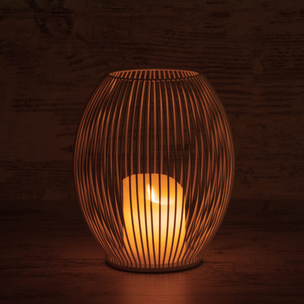 GloboStar® CANDLE 76492 Διακοσμητικό Realistic Κερί με LED Εφέ Κινούμενης Φλόγας – Μπαταρίας 2 x AA (Δεν Συμπεριλαμβάνονται) & Ασύρματο Χειριστήριο IR Θερμό Λευκό 2700K Dimmable Λευκό Φ19 x Υ24cm