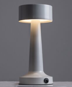 GloboStar® BELLA 76502 Μοντέρνο Επιτραπέζιο Φωτιστικό Πορτατίφ LED 1.5W 105lm 120° DC 5V Επαναφορτιζόμενο με Μπαταρία Li-ion 1800mAh – Διακόπτη Αφής με 3 Εντάσεις Φωτισμού Θερμό Λευκό 2700K Dimmable – Φ9 x 21cm – Λευκό