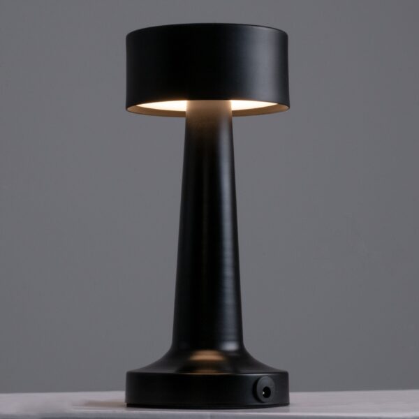 GloboStar® BELLA 76503 Μοντέρνο Επιτραπέζιο Φωτιστικό Πορτατίφ LED 1.5W 105lm 120° DC 5V Επαναφορτιζόμενο με Μπαταρία Li-ion 1800mAh – Διακόπτη Αφής με 3 Εντάσεις Φωτισμού Θερμό Λευκό 2700K Dimmable – Φ9 x 21cm – Μαύρο