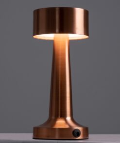 GloboStar® BELLA 76505 Μοντέρνο Επιτραπέζιο Φωτιστικό Πορτατίφ LED 1.5W 105lm 120° DC 5V Επαναφορτιζόμενο με Μπαταρία Li-ion 1800mAh – Διακόπτη Αφής με 3 Εντάσεις Φωτισμού Θερμό Λευκό 2700K Dimmable – Φ9 x 21cm – Χάλκινο