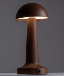 GloboStar® COCO 76513 Μοντέρνο Επιτραπέζιο Φωτιστικό Πορτατίφ LED 1.5W 105lm 120° DC 5V Επαναφορτιζόμενο με Μπαταρία Li-ion 1800mAh – Διακόπτη Αφής με 3 Εντάσεις Φωτισμού Θερμό Λευκό 2700K Dimmable – Φ10 x 22cm – Σκούρο Καφέ