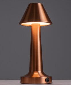 GloboStar® MOLLY 76517 Μοντέρνο Επιτραπέζιο Φωτιστικό Πορτατίφ LED 1.5W 105lm 120° DC 5V Επαναφορτιζόμενο με Μπαταρία Li-ion 1800mAh – Διακόπτη Αφής με 3 Εντάσεις Φωτισμού Θερμό Λευκό 2700K Dimmable – Φ10 x 23cm – Χάλκινο