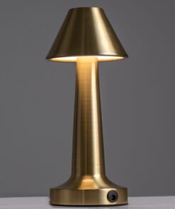 GloboStar® MOLLY 76518 Μοντέρνο Επιτραπέζιο Φωτιστικό Πορτατίφ LED 1.5W 105lm 120° DC 5V Επαναφορτιζόμενο με Μπαταρία Li-ion 1800mAh – Διακόπτη Αφής με 3 Εντάσεις Φωτισμού Θερμό Λευκό 2700K Dimmable – Φ10 x 23cm – Χρυσό