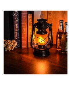GloboStar® 76546 Vintage Επιτραπέζιο Διακοσμητικό Φωτιστικό LED Retro Μαύρο Φαναράκι Flame Effect 10W 500lm Επαναφορτιζόμενο με Διακόπτη On/Off & Καλώδιο Πρίζα Σούκο – Μπαταρίας 2×18650 4000Mah (Περιλαμβάνονται) Ultra Θερμό Λευκό 1800K