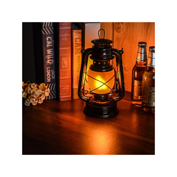 GloboStar® 76547 Vintage Επιτραπέζιο Διακοσμητικό Φωτιστικό LED Retro Μπρούτζινο Φαναράκι Flame Effect 10W 500lm Επαναφορτιζόμενο με Διακόπτη On/Off & Καλώδιο Πρίζα Σούκο – Μπαταρίας 2×18650 4000Mah (Περιλαμβάνονται) Ultra Θερμό Λευκό 1800K