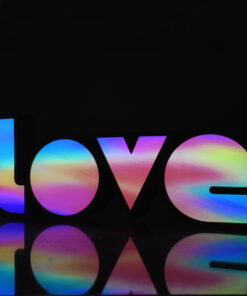 GloboStar® 76553 Μοντέρνο Επιτραπέζιο Διακοσμητικό Φωτιστικό LED Σήμανσης MULTICOLOR LOVE 2W με Διακόπτη On/Off & Καλώδιο Τροφοδοσίας USB – Μπαταρίας 3xAAA (Δεν Περιλαμβάνονται) Ψυχρό Λευκό 6000K