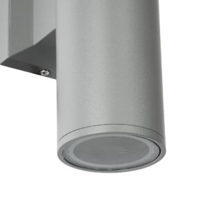 GloboStar® WALLY 77874 Φωτιστικό Τοίχου – Απλίκα Αρχιτεκτονικού Φωτισμού Εσωτερικού/Εξωτερικού Χώρου Up or Down Μονόφωτο 1 x GU10 AC220-240V Αδιάβροχο IP65 – Σώμα Αλουμινίου & Tempered Glass – Μ6.4 x Π11 x Υ17cm – Ασημί – 5 Years Warranty