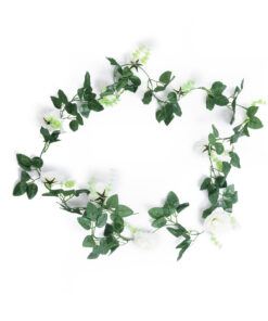 GloboStar® 78131 Τεχνητό Κρεμαστό Φυτό Διακοσμητική Γιρλάντα Λουλουδιών με 10 Λευκά Τριαντάφυλλα & Πράσινο Φύλλωμα Μ12 x Π12 x Υ220cm