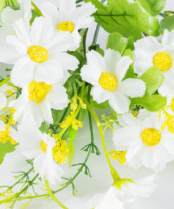 GloboStar® 78200 Τεχνητό Φυτό Μπουκέτο Διακοσμητικών Λουλουδιών με 10 Λευκές και Κίτρινες Μαργαρίτες Μ27 x Π27 x Υ33cm