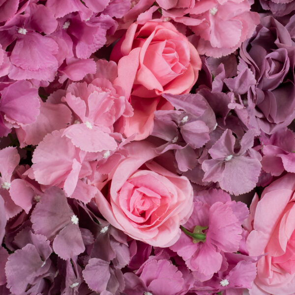 GloboStar® Artificial Garden ROSES STORY PURPLE 78336 Τεχνητό Διακοσμητικό Πάνελ Λουλουδιών – Κάθετος Κήπος σύνθεση Αμβροσία Μ60 x Π40 x Υ6cm